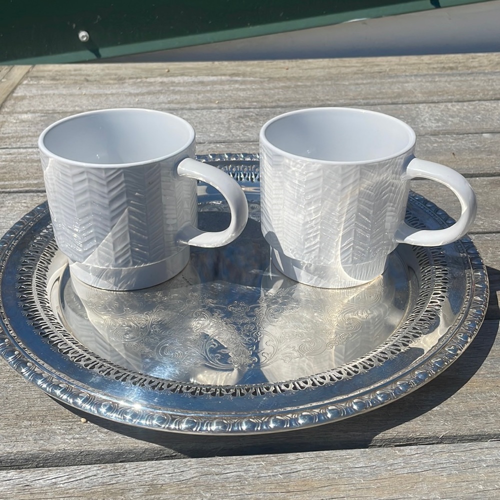 Herringbone textured stackable coffee mugs